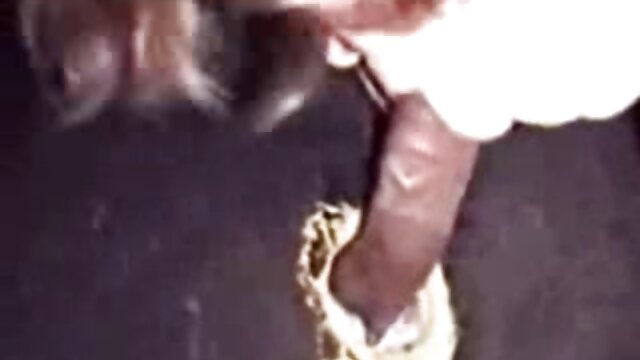 શિંગડા બાલ્ડ ડુડ ફ્લાવર ઇંગ્લીશ પિક્ચર તુક્કીની ભીની સ્નેચ ખાય છે